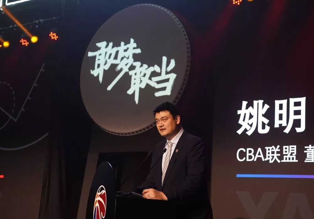 车一停，顾言忠一家从车里走出来，叶家人一个个全都惊呆了。